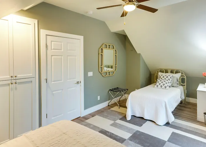 Sheboygan Getaway W/ Deck + On-Site Lake Access!