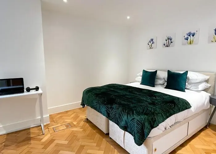 Modern Chelmsford Centre Apartment