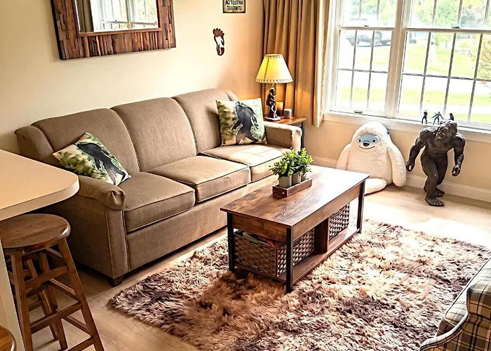 Unique Yeti-Theme Ski On Off Suite Jiminy-Sleeps 4