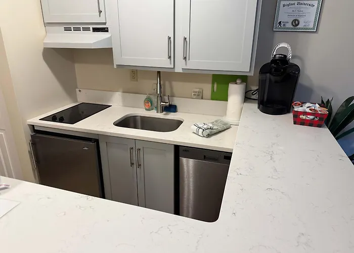 Unique Yeti-Theme Ski On Off Suite Jiminy-Sleeps 4