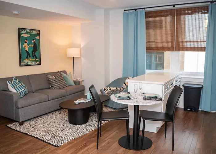 Fun Cozy 1 Bedroom King Apts - 1 25 Mile Walk To Tiaa Bnk Fld