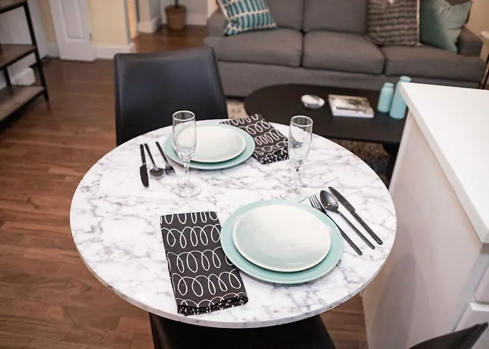 Fun Cozy 1 Bedroom King Apts - 1 25 Mile Walk To Tiaa Bnk Fld