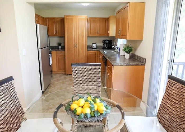 Sunnyside Palms - 2Br, Poolside, 5 Min To Beach