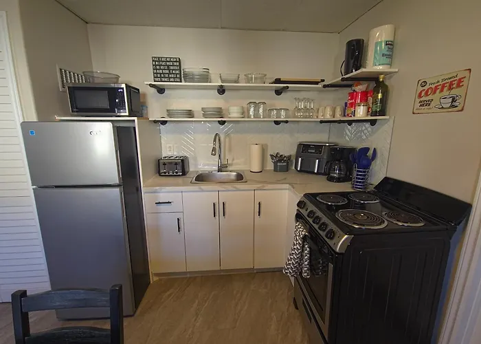 Cozy Home On A Quiet Street Minutes To Dt Kingston