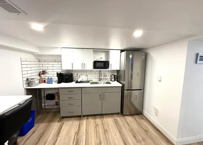 Pvt Studio Near Waterloo Airport & Minutes To Downtown Basement Unit No Pet Allowed