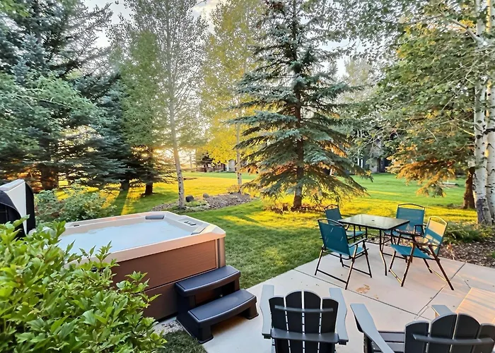 Large Modern Driggs Home With Private Hot Tub, Views, Gameroom, Bikes!