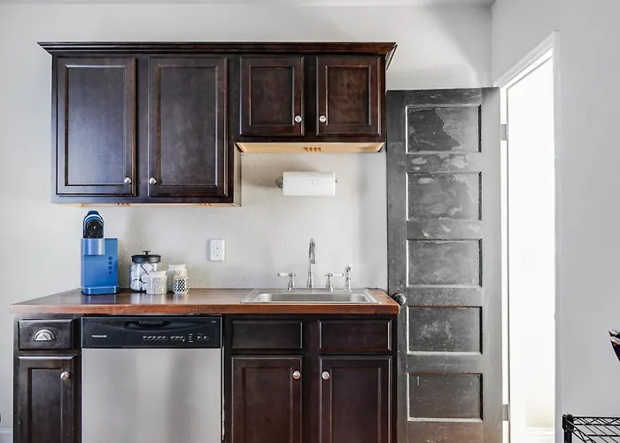 Cozy 1 Bedroom Apartment In Church Hill Near Libby Park