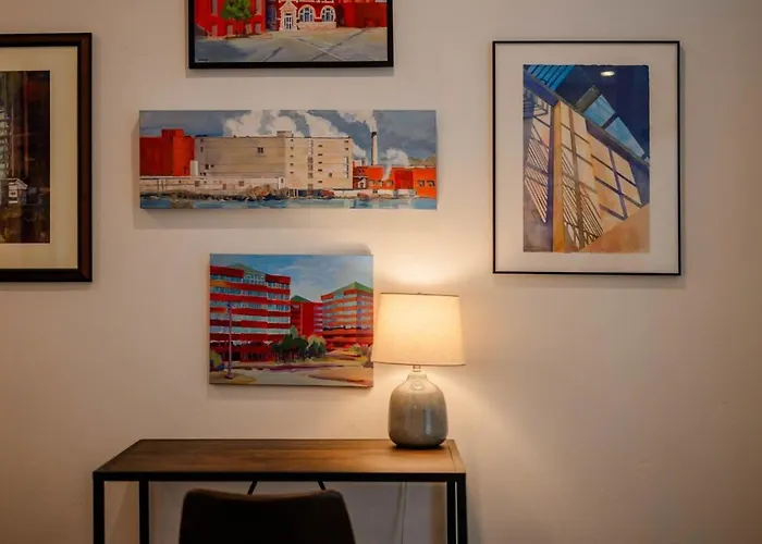 Luxury 1 Bedroom Downtown Neenah Flat