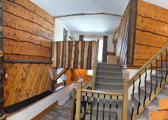 The Treehouse At 11 Gables Ludlow - Hot Tub, Dining, Shopping & Okemo Shuttle