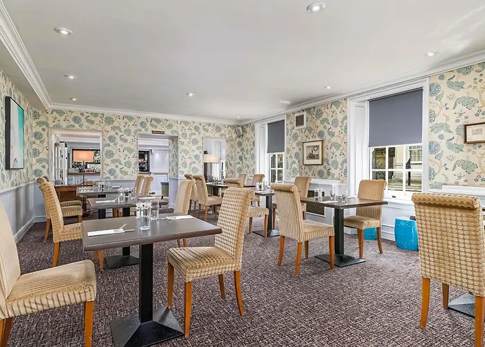 Mercure White Hart & Apartments