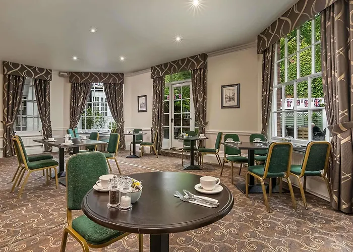 Mercure White Hart & Apartments