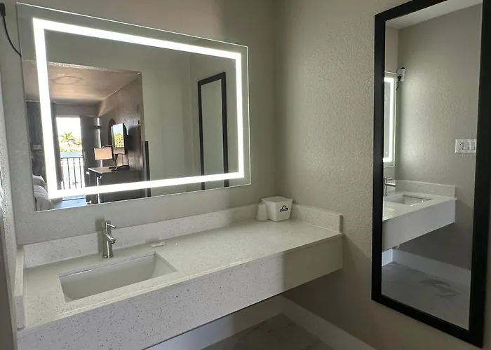 Days Inn By Wyndham Fort Myers