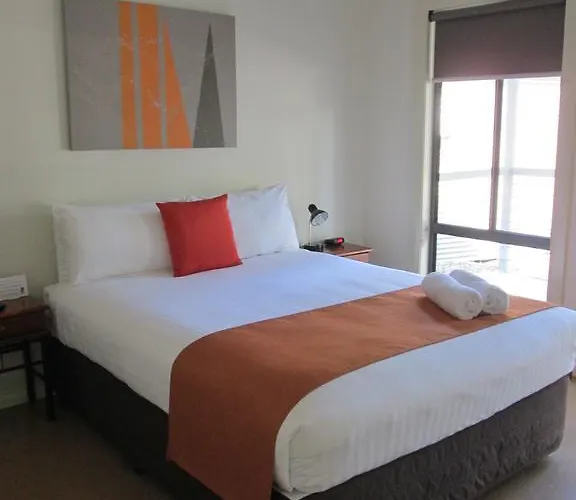 Breezes Apartments