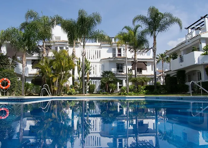  Y Casas SERINAMAR- Banús