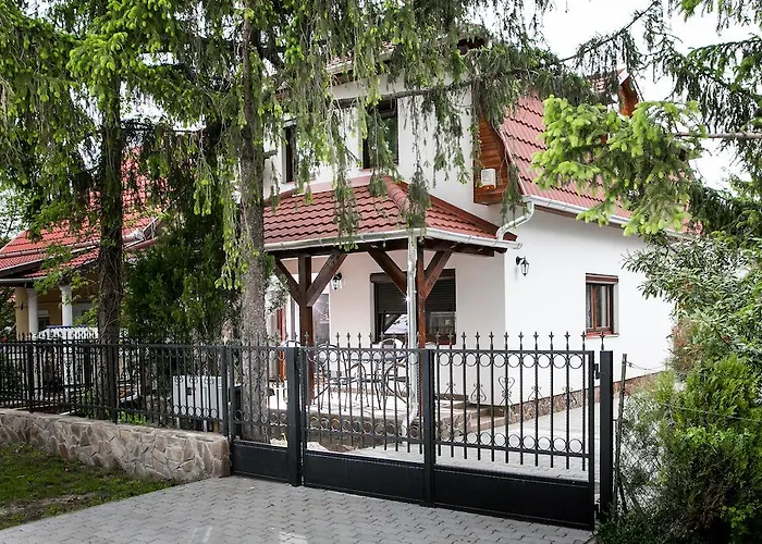 Negy Evszak Apartmanhaz