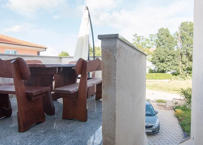 Apartments Milovan