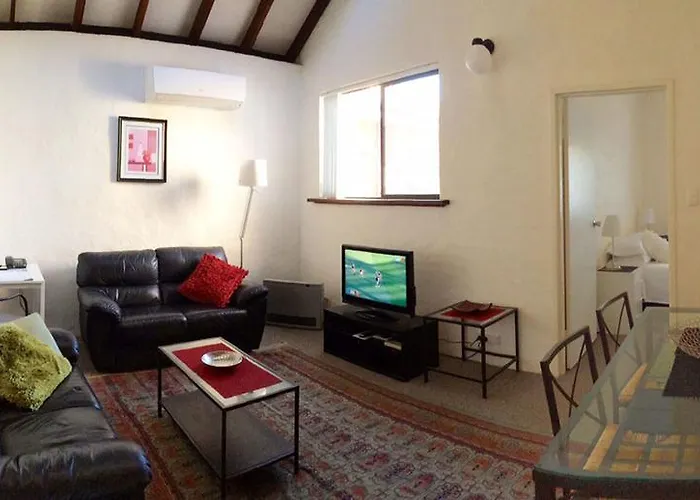 Kenata-Fairway Apartment Hotel
