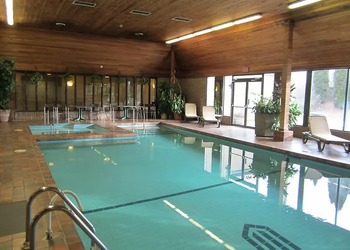 Hotels Close to Airport Ramada By Wyndham Kelowna & Conference Center