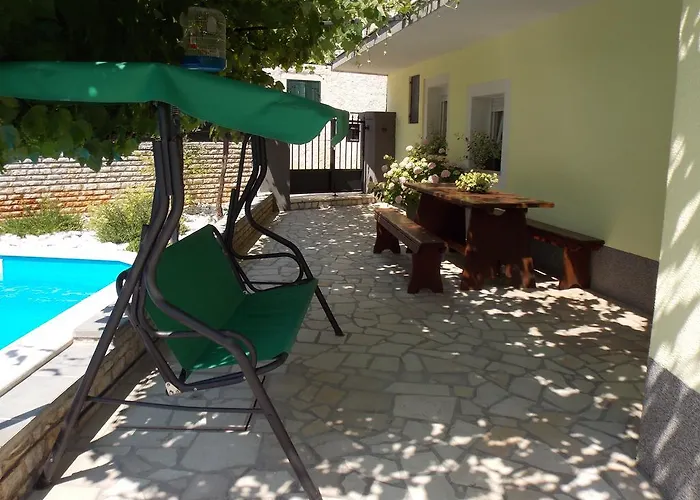 Aurelia Apartment