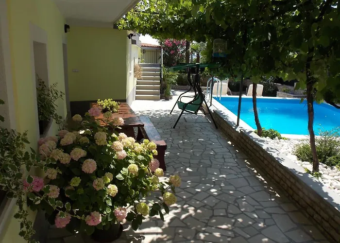 Aurelia Apartment