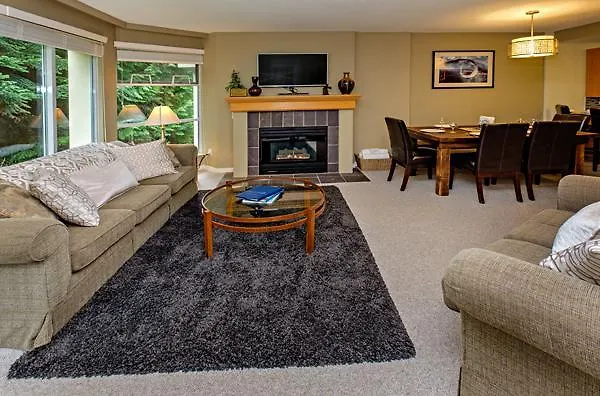 The Woodrun Lodge By Whiski Jack