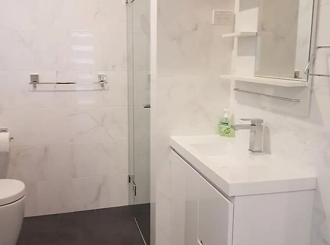 Edwin Place Apartment