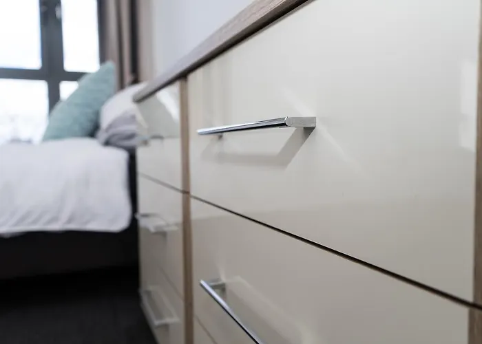 Hullidays - King & Queen Ensuite