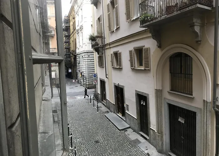 A 2 Passi Da Palazzo Reale