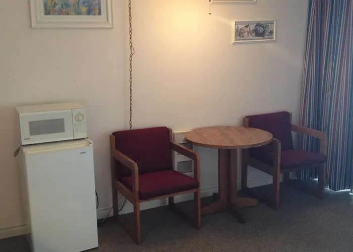 Motel: Cozy Cove Beachfront Resort Inn