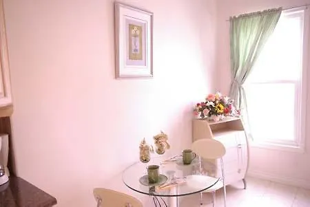 Guest house: Urban Living Suites
