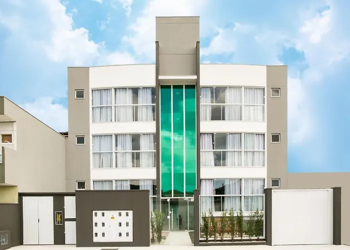 Apartamento Decorado e com Piscina