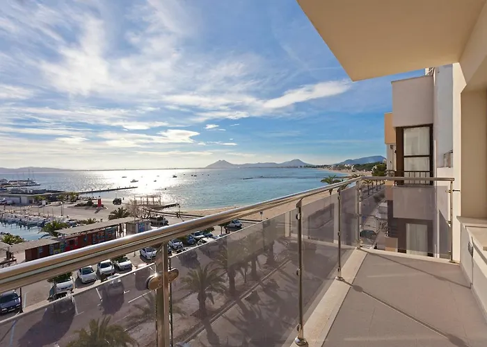 Penthouse Frontline Apartment Next To Beach