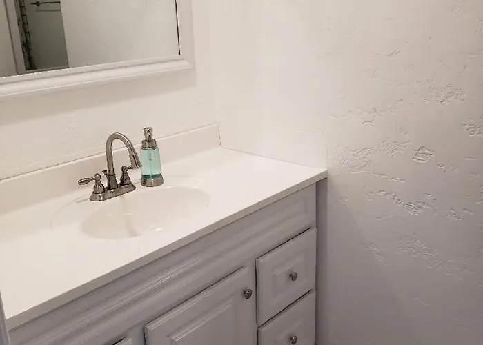 Downtown Bungalow- 2 Bedroom