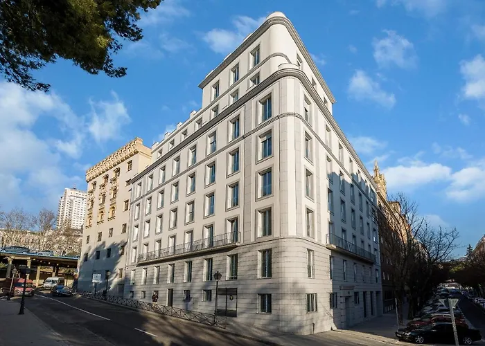 Plaza De Espana Skyline