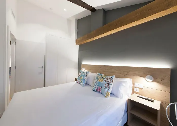 Antique Pamplona Tres Reyes Apartments