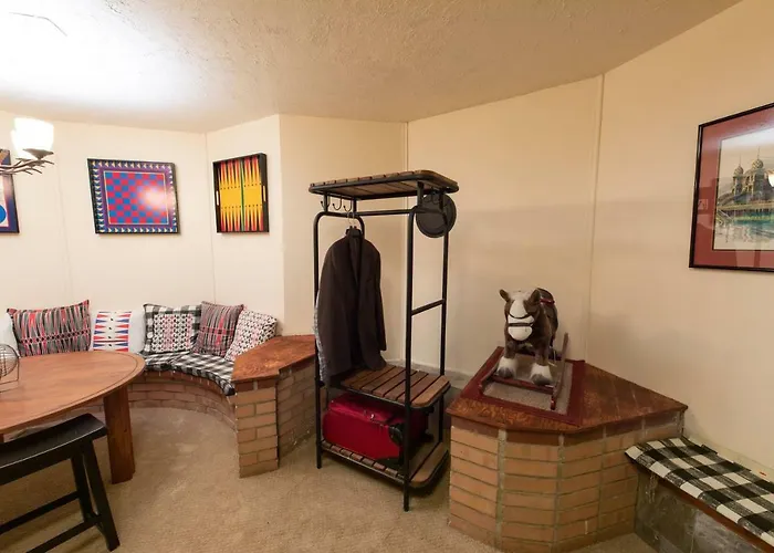 Guest Suite At The Red House Basement Attached With Private Entrance