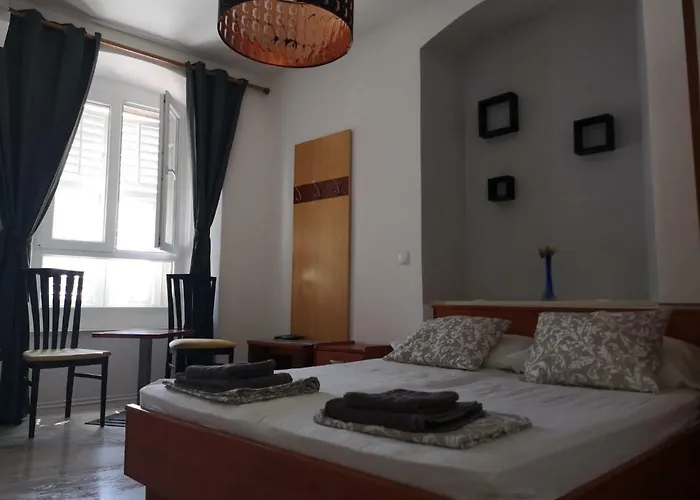 La villa: Main Bus Station Rooms