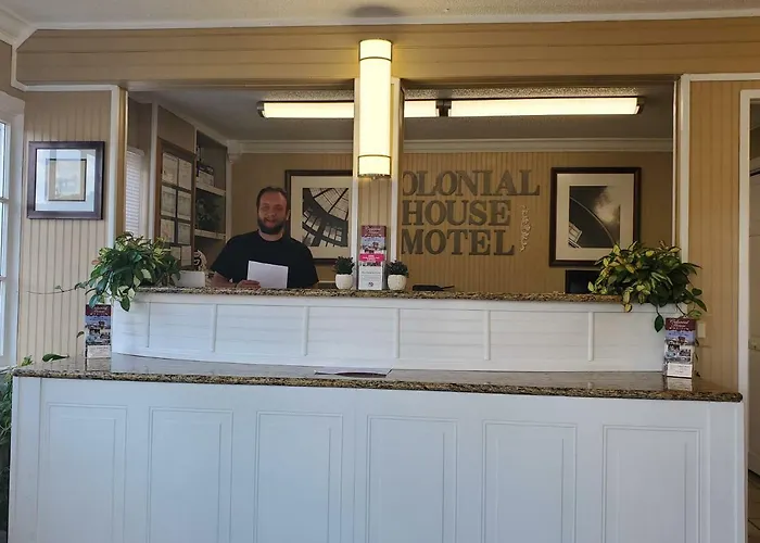 Colonial House Motel