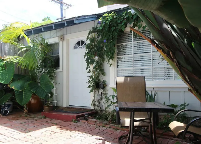 La Jolla Cottage Cozy & Charming Cottage W/ A Private Patio - Just Steps From The Beach