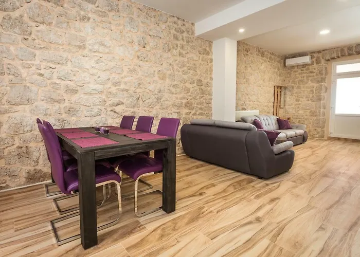 Marinus Apartments
