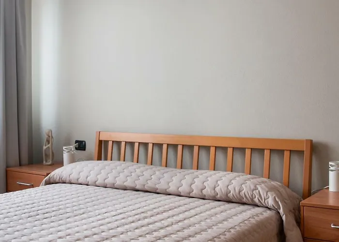 2-Bedroom Apt, With Balcony & Aircondition - 50 M From The Beach