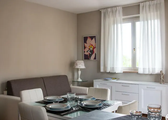 2-Bedroom Apt, With Balcony & Aircondition - 50 M From The Beach