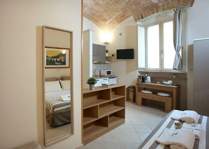 Victoria Royal Apartments & Rooms