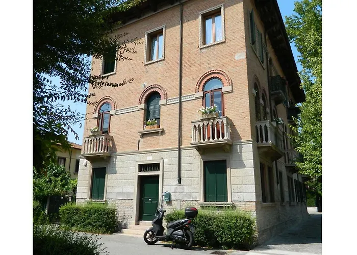 Lido'S Garden Apartment