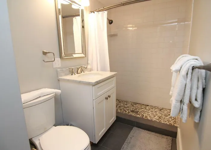 New One Bedroom Apartment Near Lake Winnipesaukee