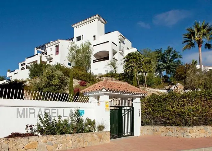 Luxury apartment set in Doña Julia Golf Course