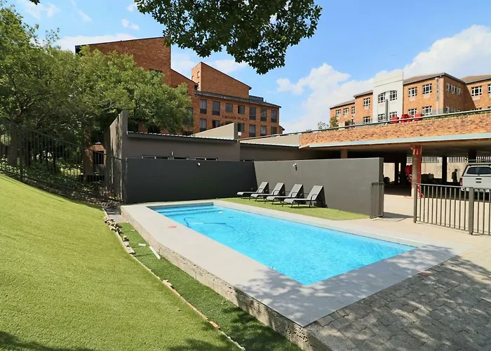 Lakeside Apartments
