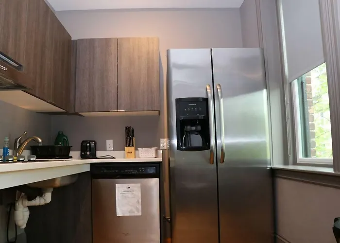 A Stylish Stay W/ A Queen Bed, Heated Floors.. #25