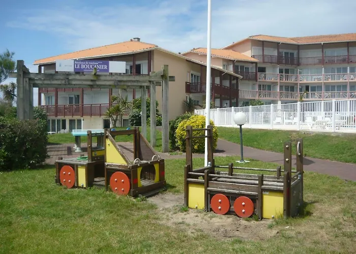 Les Landes Avec Piscine Et Pres Du Lac