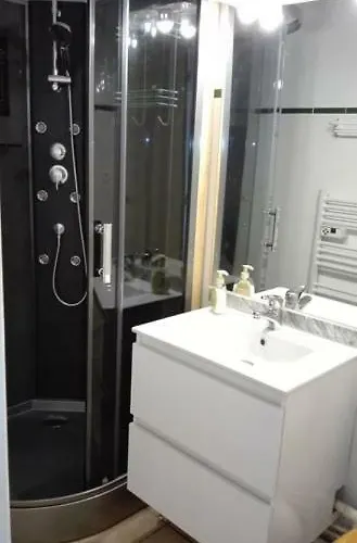 Charmant T2 Avec Cabine Fermee Et Terrasse